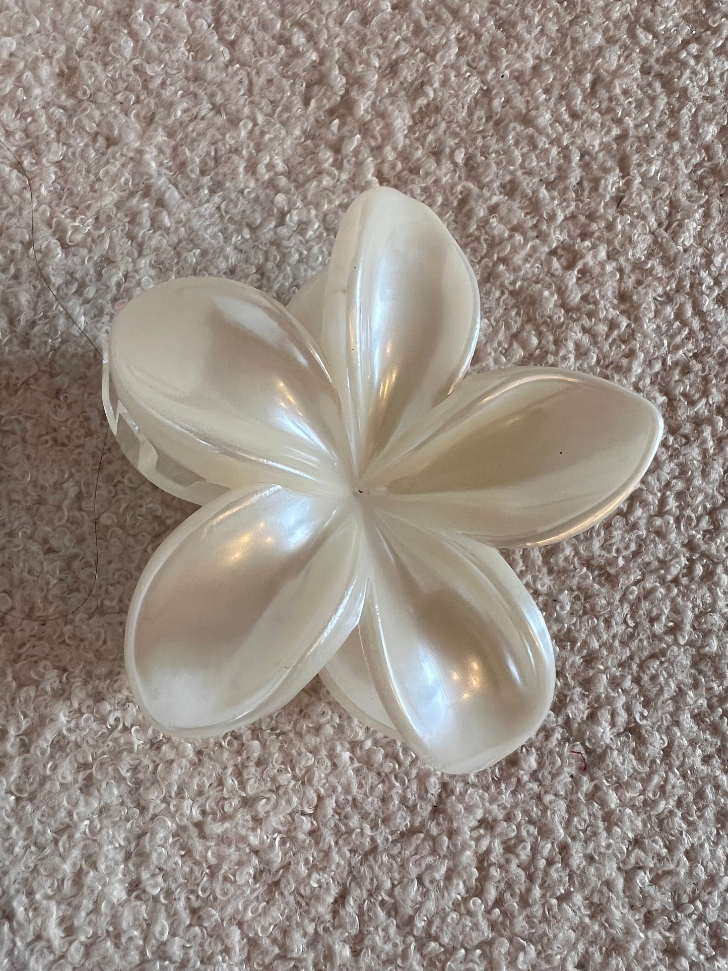 Pearl flower Claw Clip