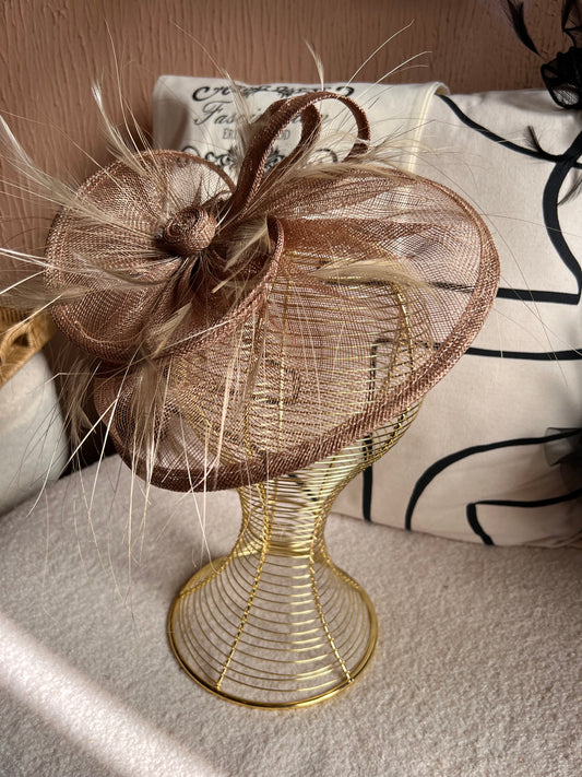 Gold twist feather hatinator