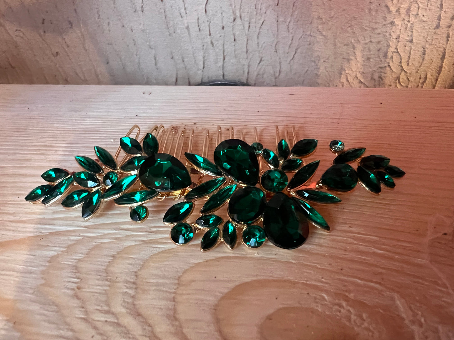 Emerald crystal comb