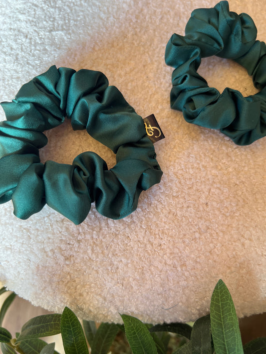 Skinny emerald scrunchie