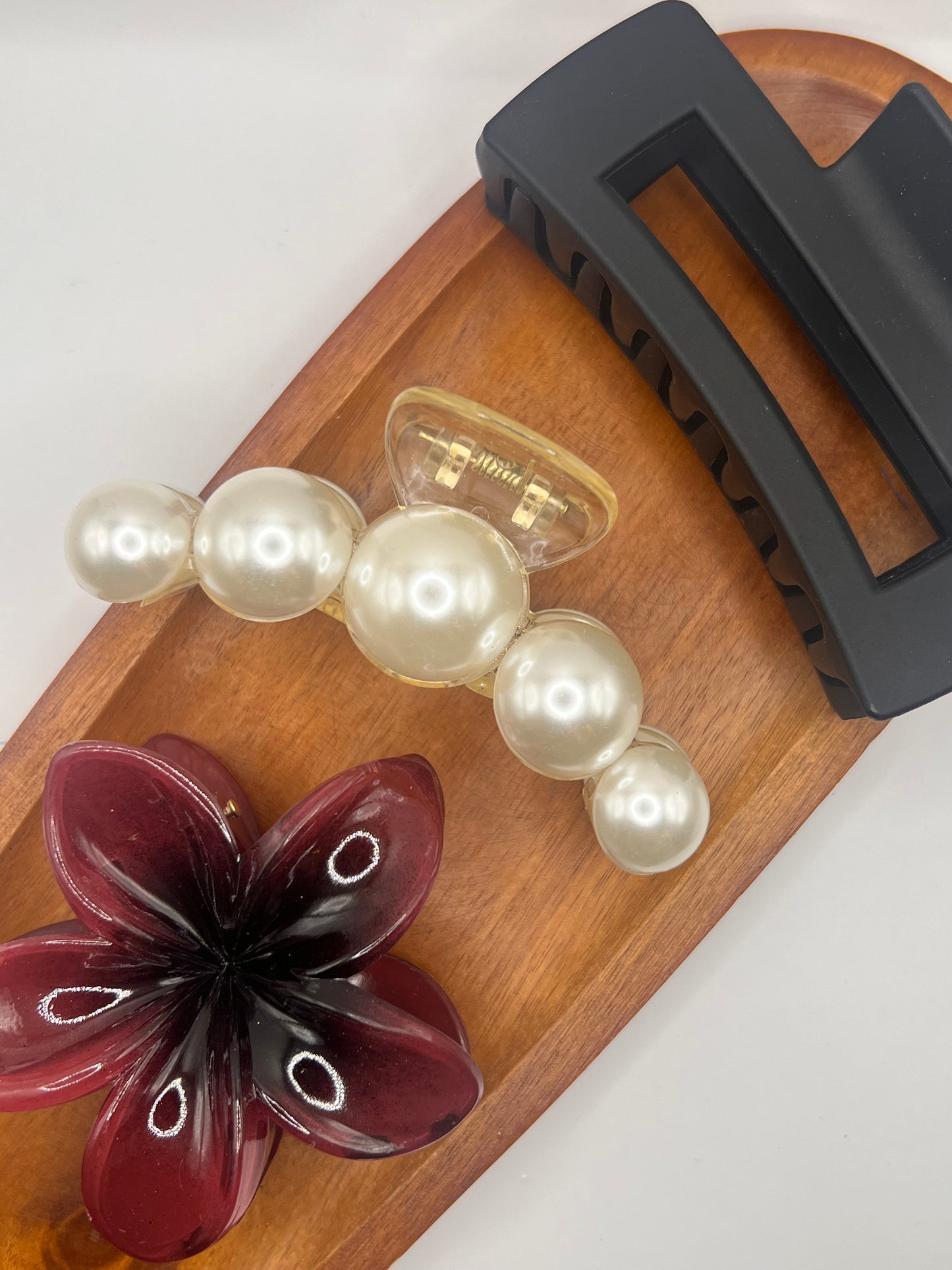 Pearl, Black, Flower Claw Trio